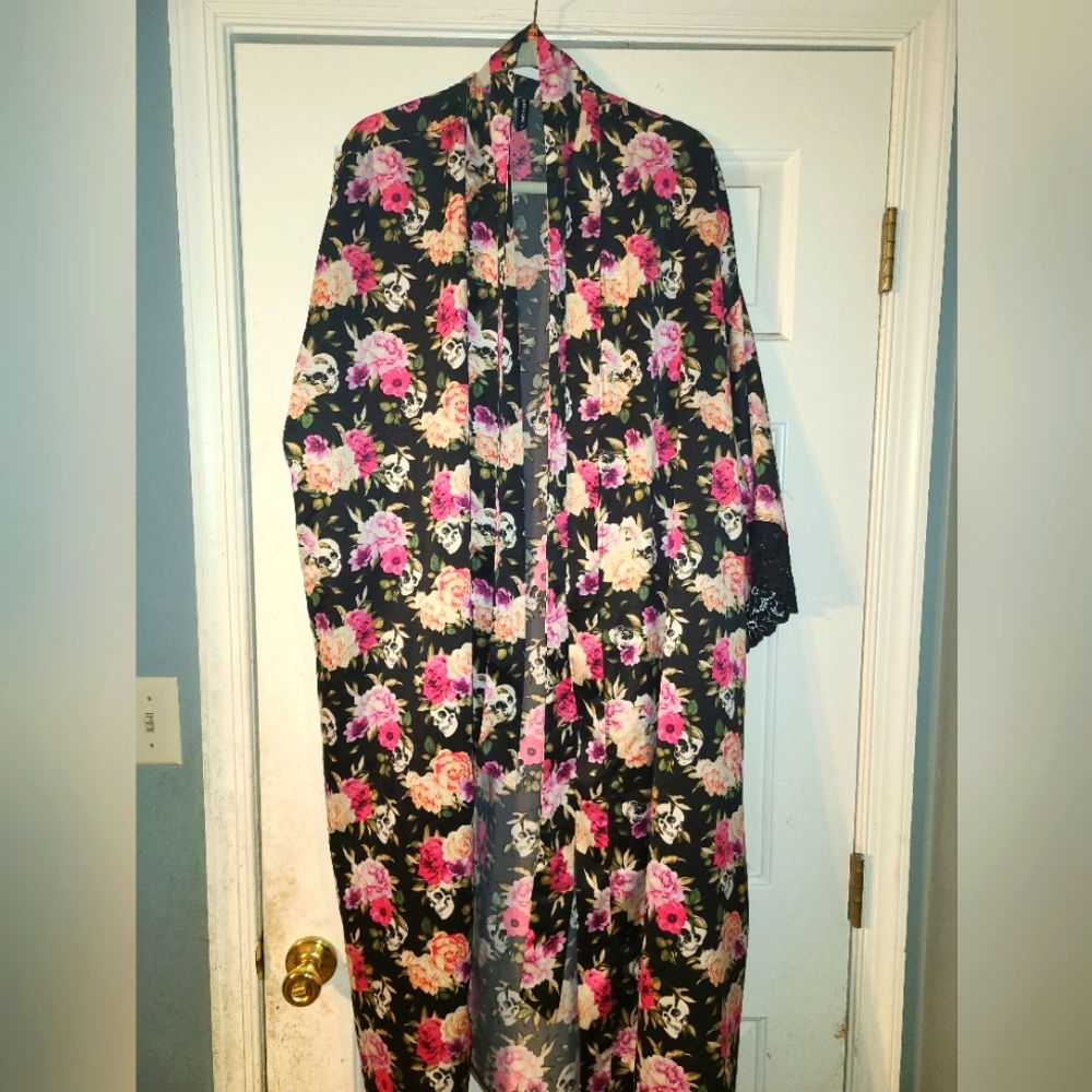 Torrid Robe skulls & roses sz3